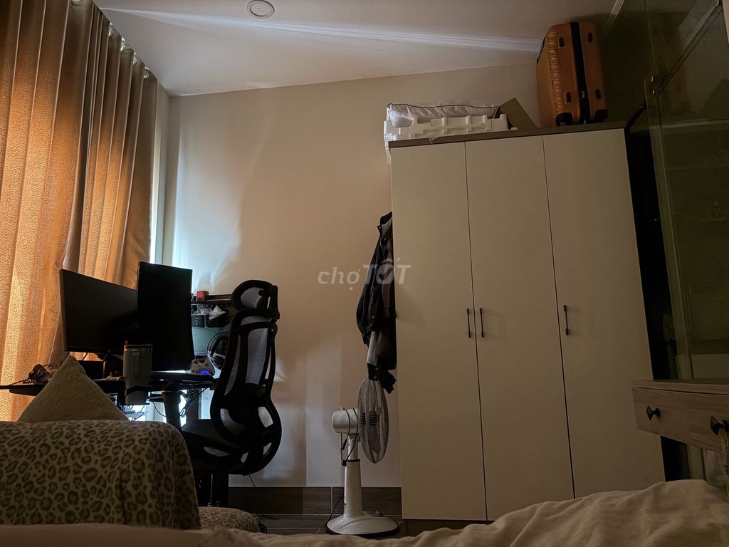 The kitchen bedroom is in the center of Bình Thạnh.