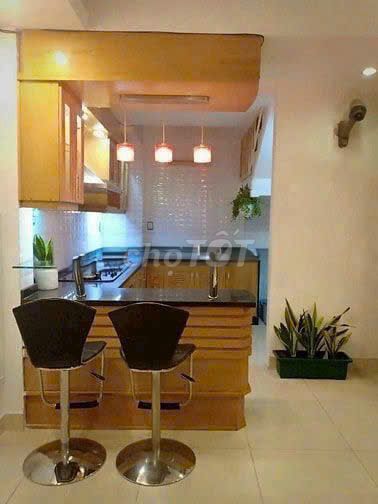 Rent Lý Thái Tổ, 10-27 million/month. 4 toilets.