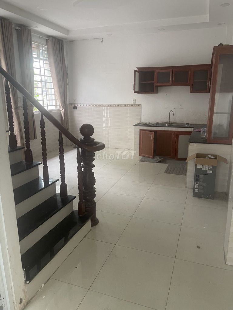 Rent the entire apartment. Two bedrooms. Two toilets. Two-to-one Nguyễn Văn Quá car.