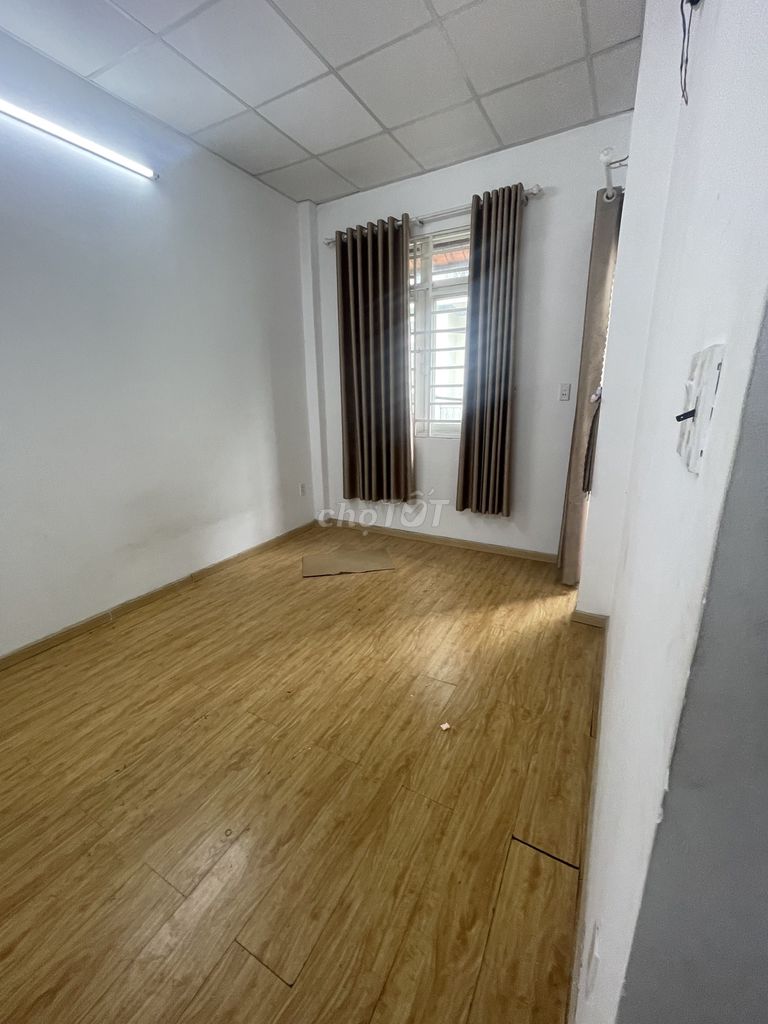 Rent the entire apartment. Two bedrooms. Two toilets. Two-to-one Nguyễn Văn Quá car.