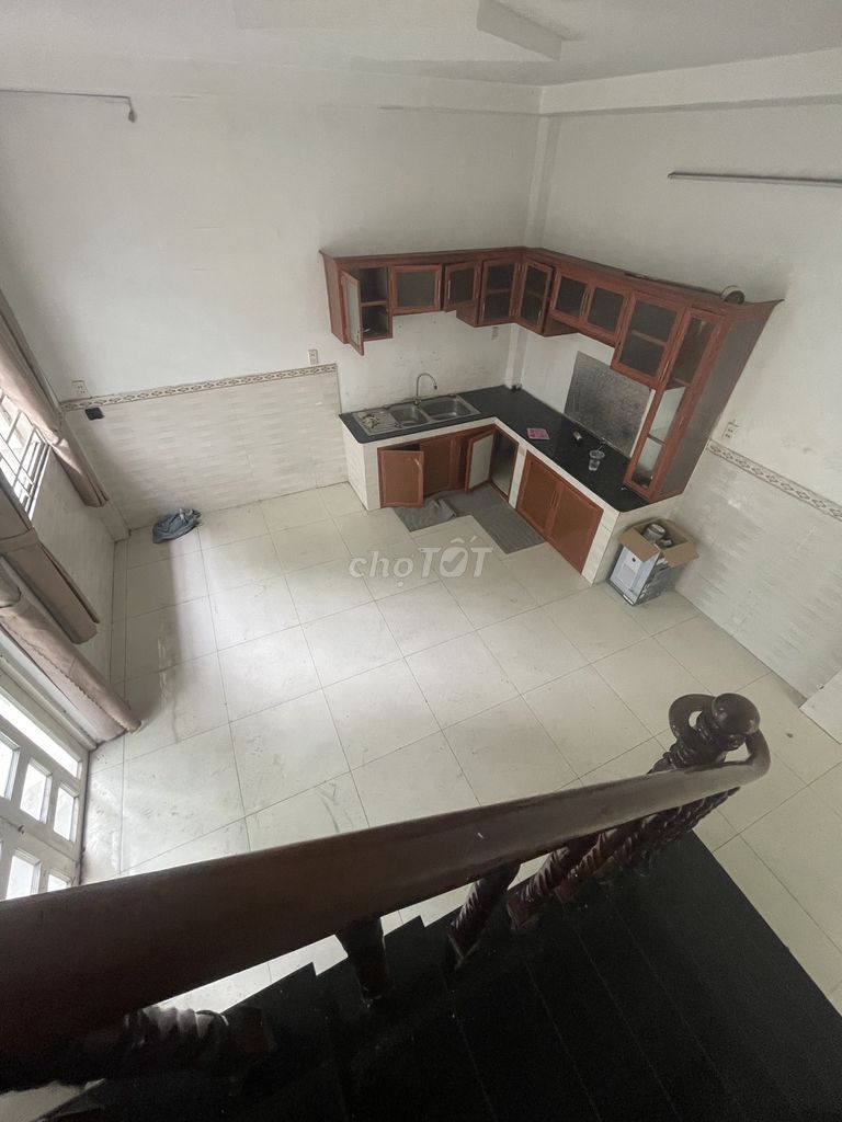Rent the entire apartment. Two bedrooms. Two toilets. Two-to-one Nguyễn Văn Quá car.