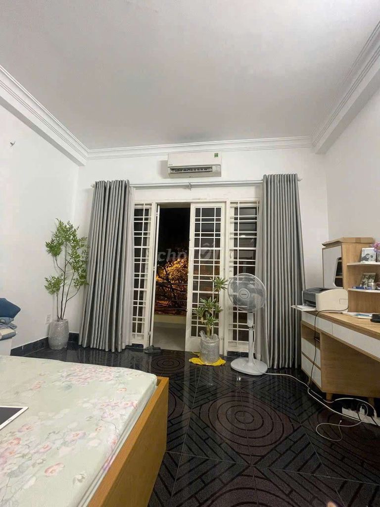 Renting an alley-car house-- Huỳnh Tấn Phát, District 7
