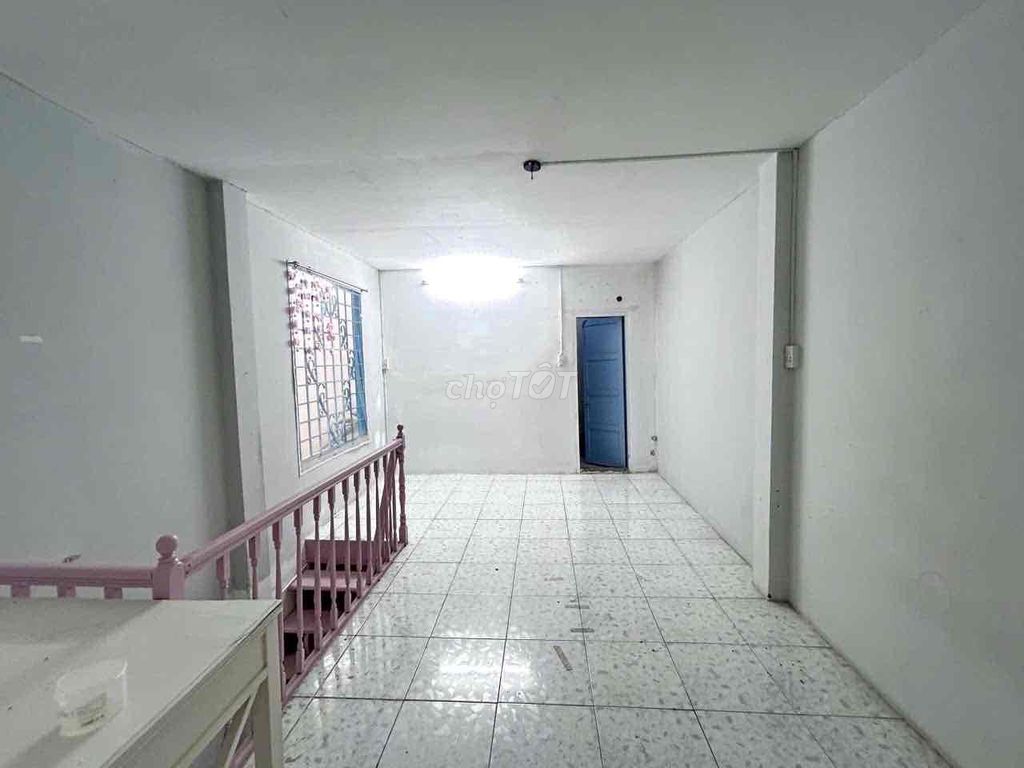 Rent the original Phó Đức Chính, Bình Thạnh – 4 x20 meters, 1 ground 1.