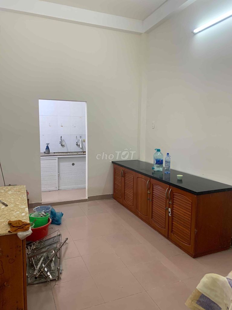 Three-story rentals x 17-4 bedroom, three toilets-the front of 12 mM. 8 by 2.5 M.