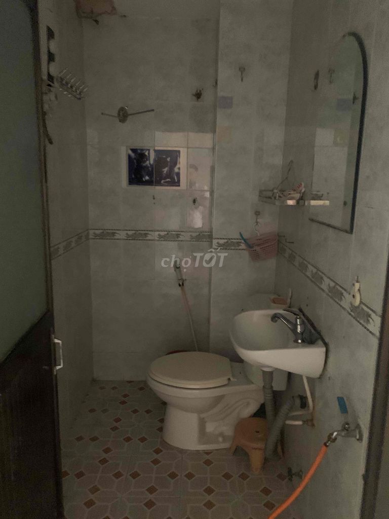 Three-story rentals x 17-4 bedroom, three toilets-the front of 12 mM. 8 by 2.5 M.