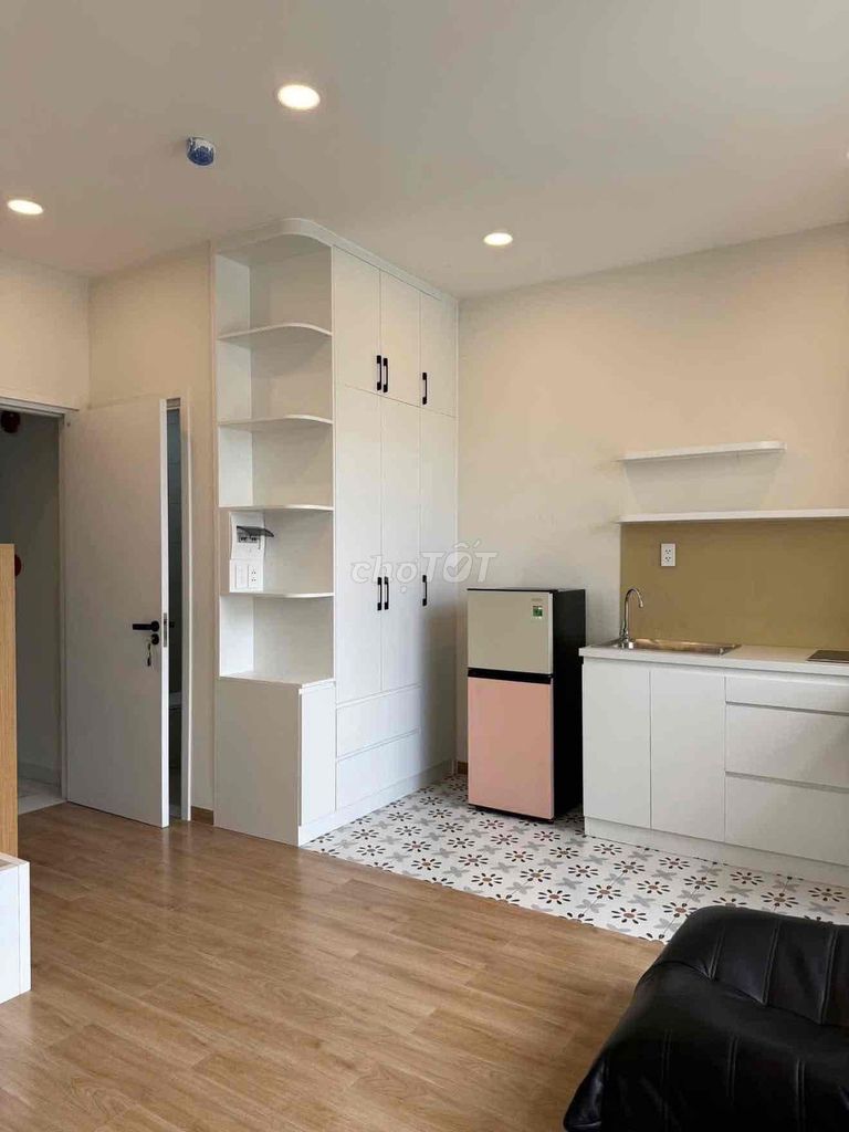 open large window studio