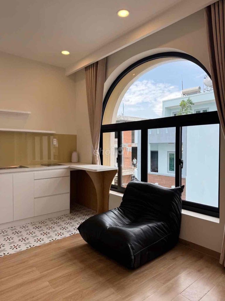 open large window studio