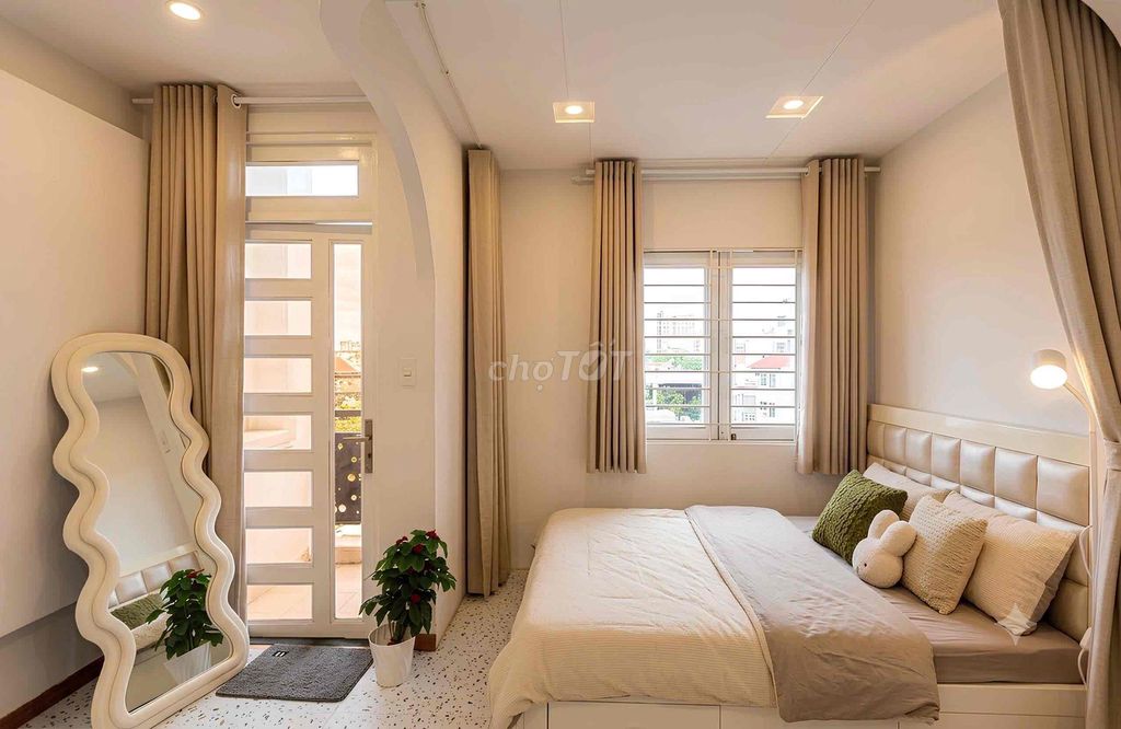 The studio service room separates the private washing machine from Phú Nhuận