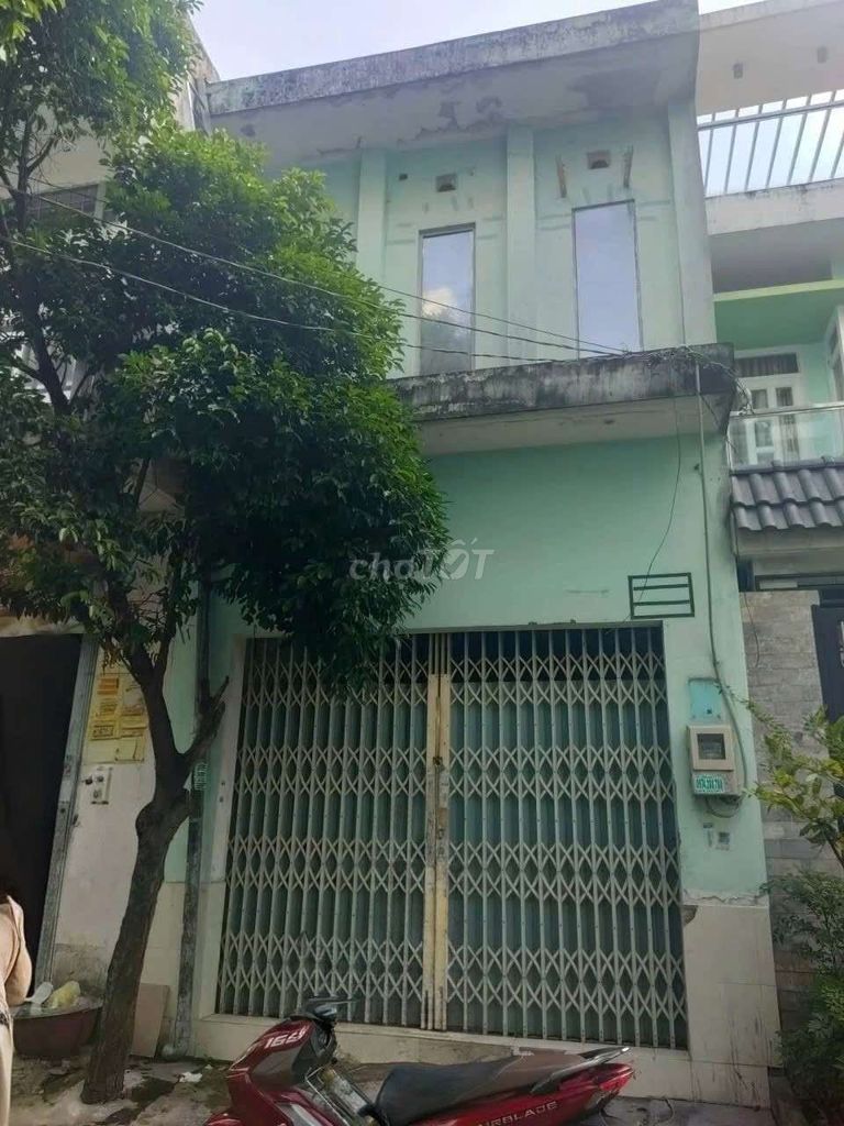 Two-story major dumpways throughout Hương Lộ 2 near four house-to-house relationships right now.