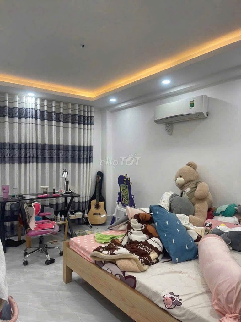 Rent Nguyễn Đình Chiểu, District 3 – 19.5 million a month. 4 bathrooms.