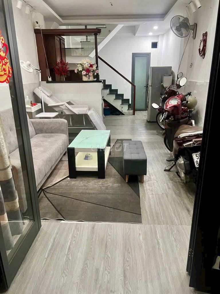 Rent Nguyễn Đình Chiểu, District 3 – 19.5 million a month. 4 bathrooms.