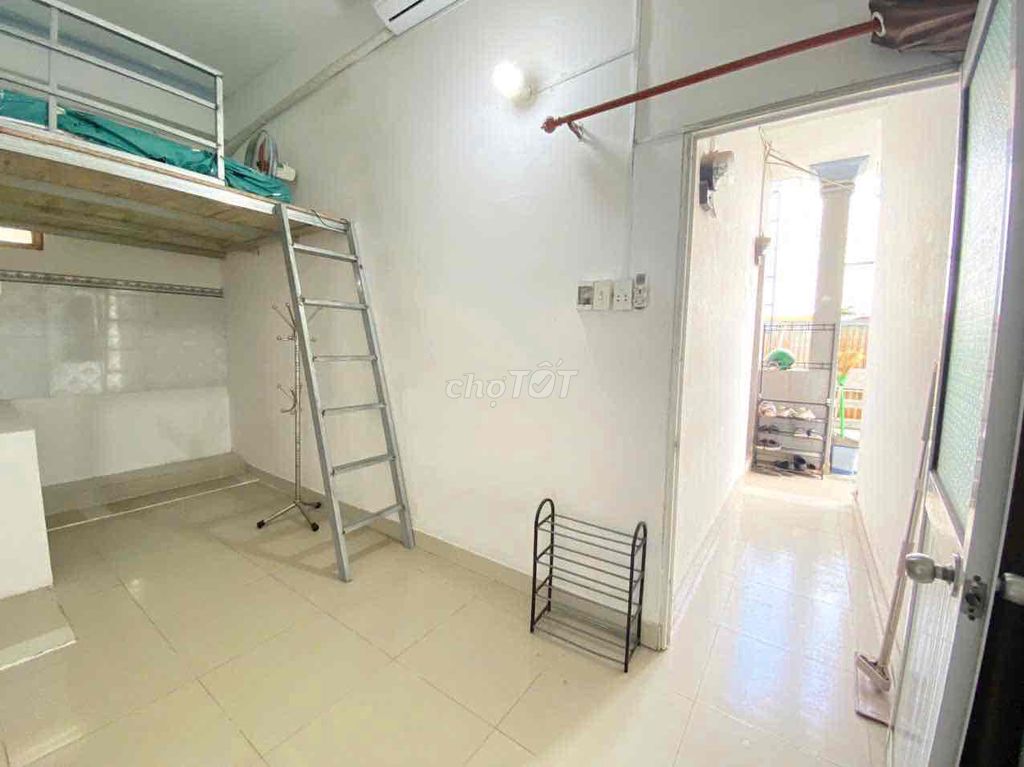 Rent a service apartment in bhh B, near the Green City Market.