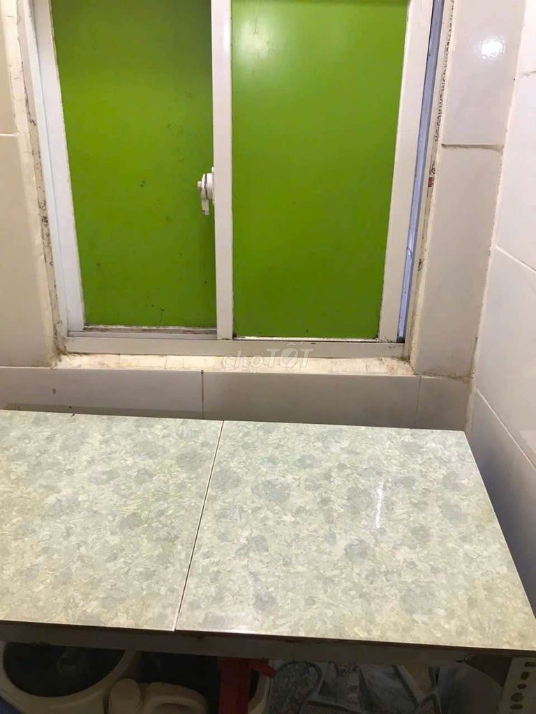 Rent room 12 m.Q.q0 near down to 6 o'clock.