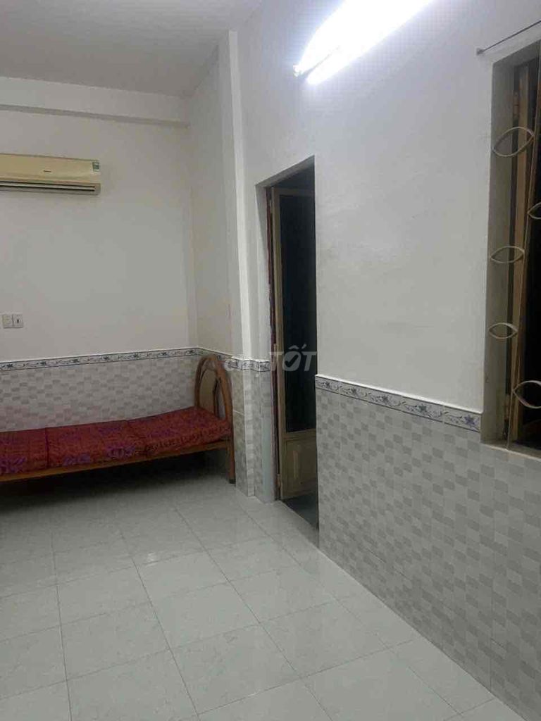 3rd county beauty room.