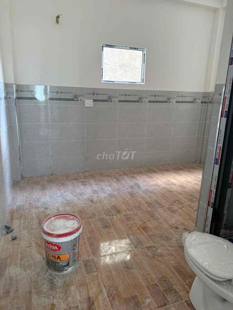 To rent into a large, interior room
