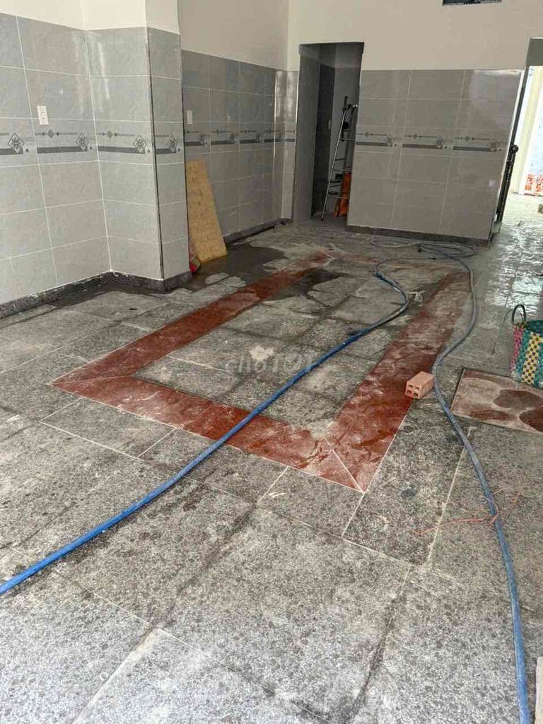 To rent into a large, interior room