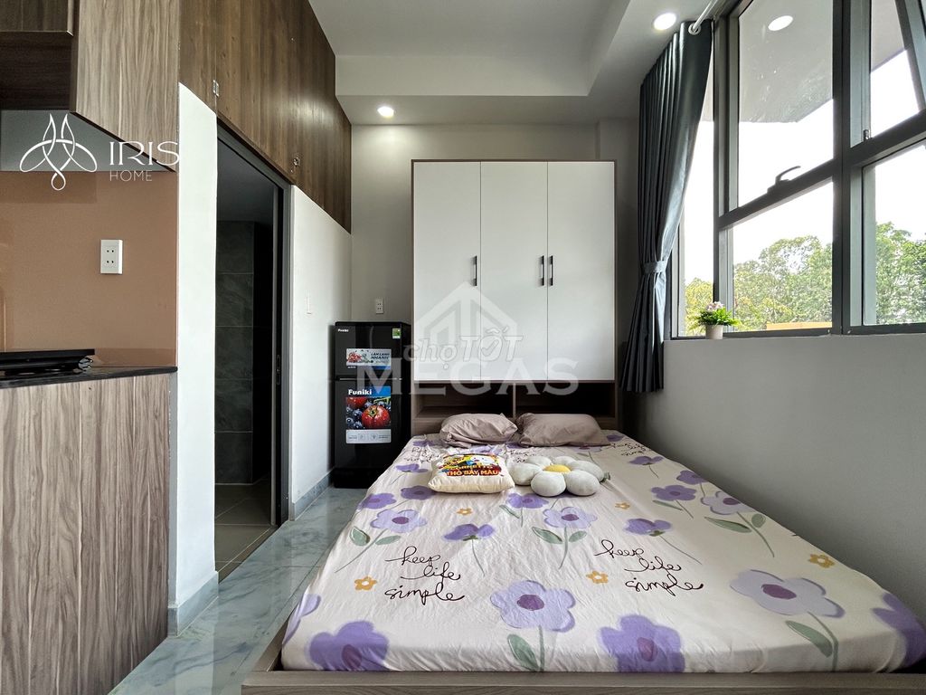 Cheap balconies studio. Full elevator furniture in the apartment of ioisoho District 2.