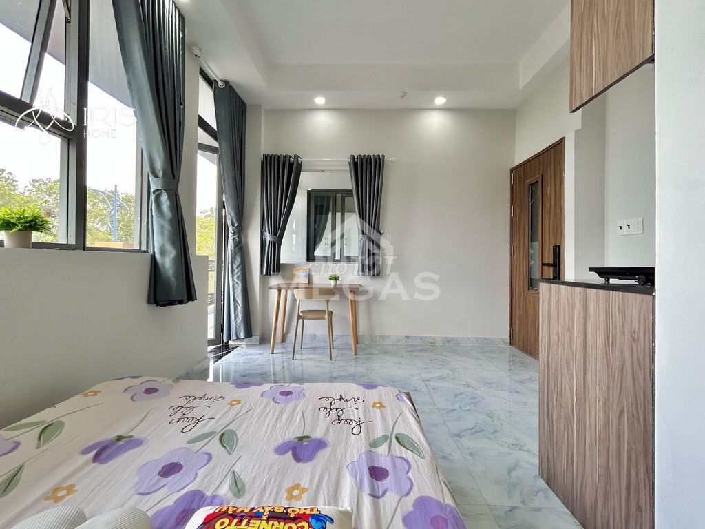 Cheap balconies studio. Full elevator furniture in the apartment of ioisoho District 2.