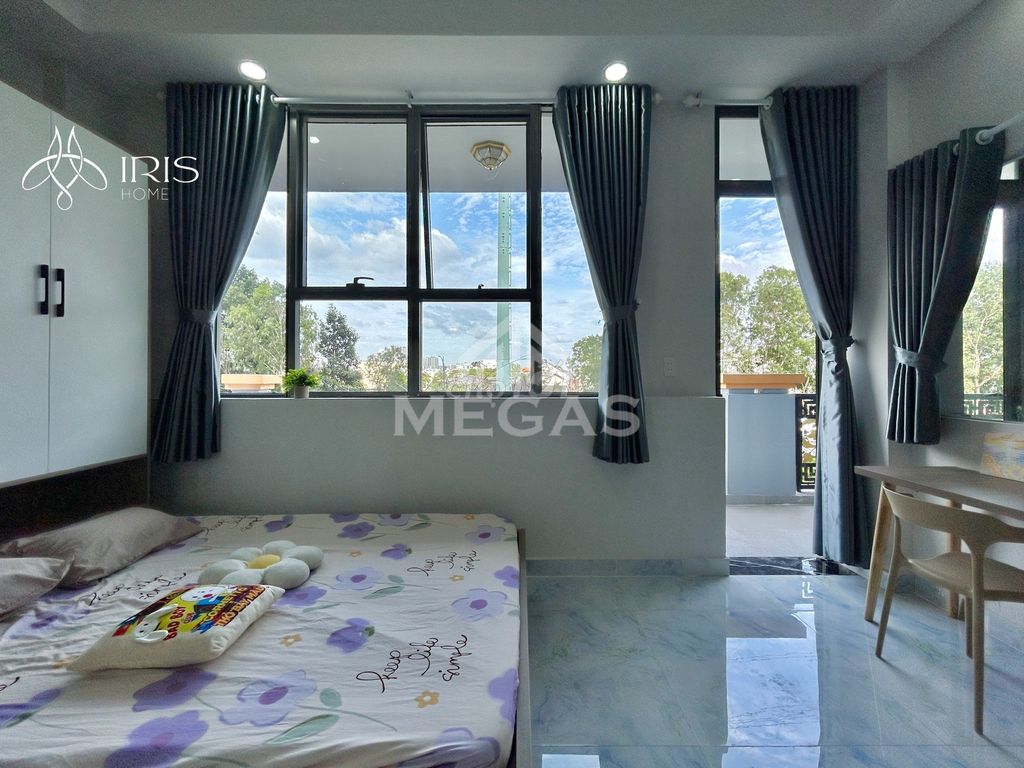 Cheap balconies studio. Full elevator furniture in the apartment of ioisoho District 2.