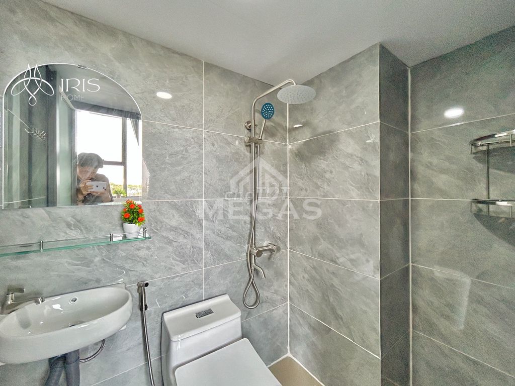 Cheap balconies studio. Full elevator furniture in the apartment of ioisoho District 2.