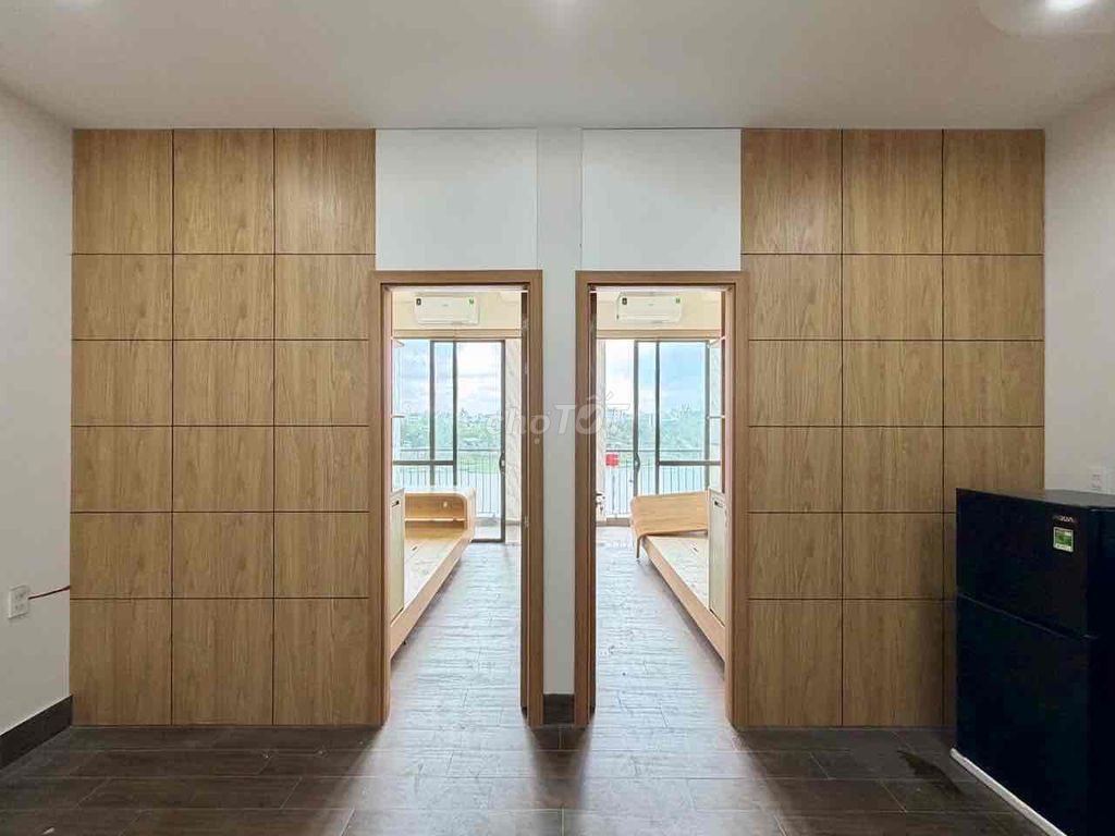 Two bedrooms, one room view river and a balcony balconies