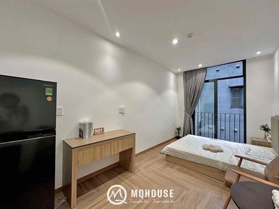 The new balcony studio is empty. Full Nguyễn Ảnh Thủ interior.