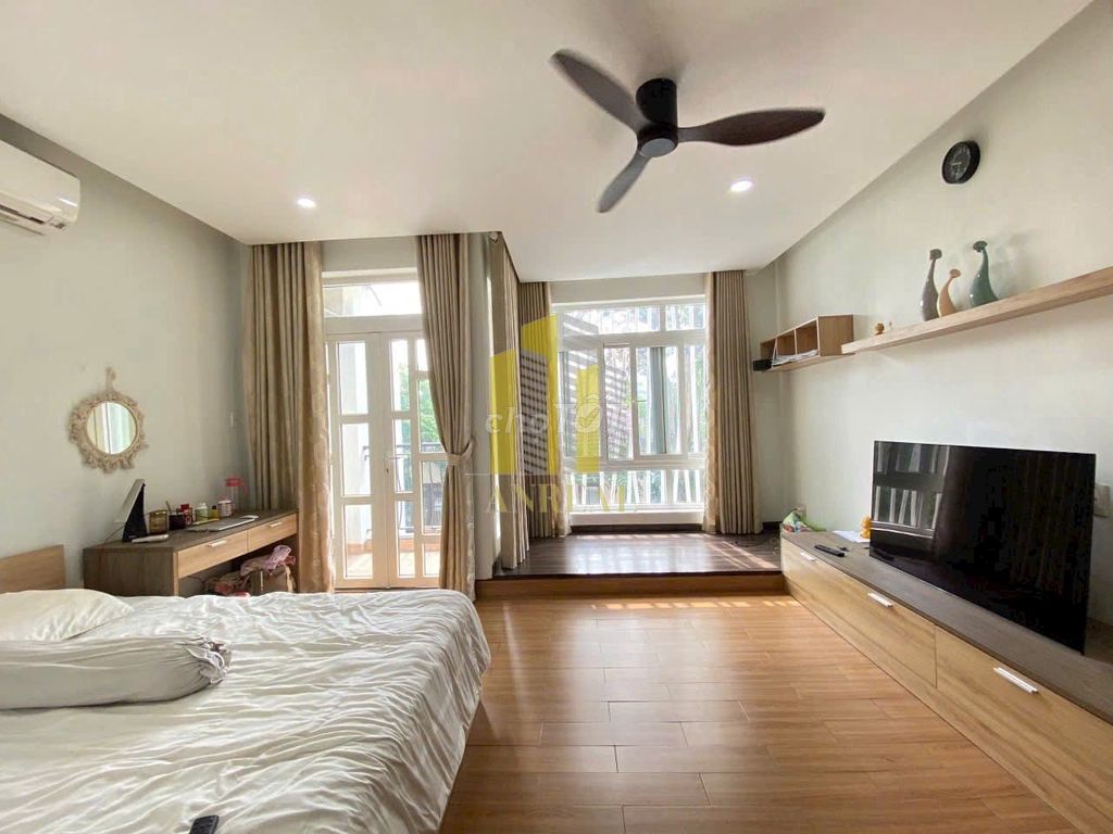 Rent enough furniture in Thảo Điền - 38 million.