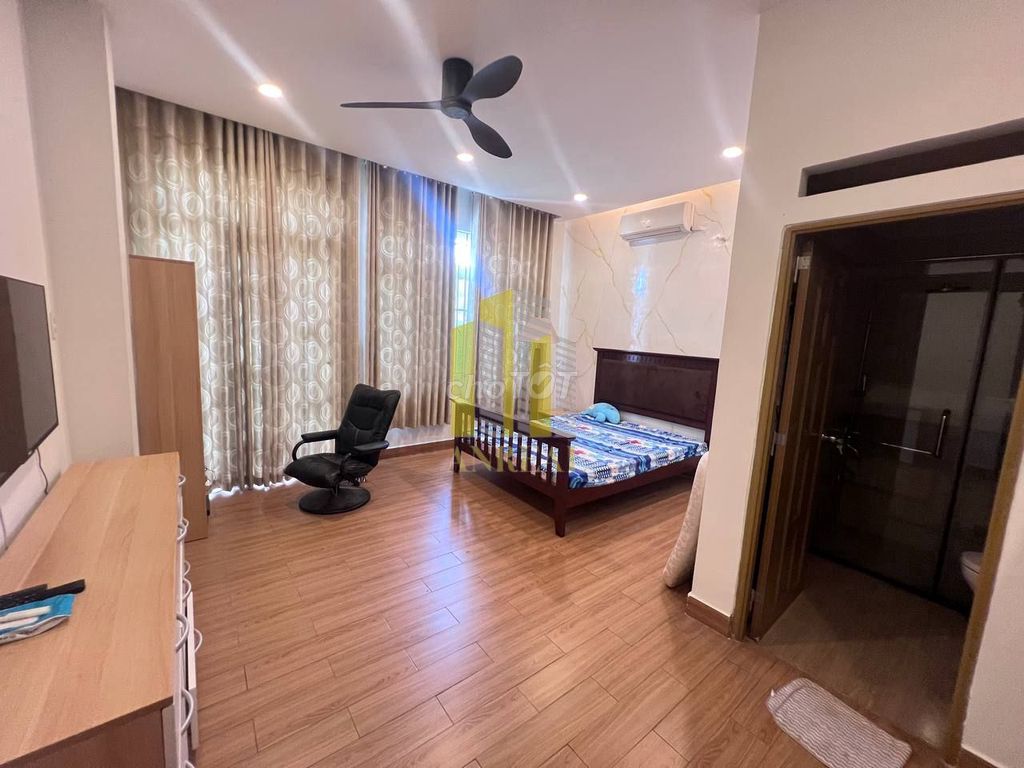 Rent enough furniture in Thảo Điền - 38 million.