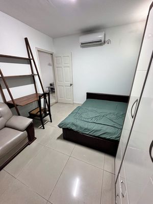 Rent room in the Sinatra apartment.