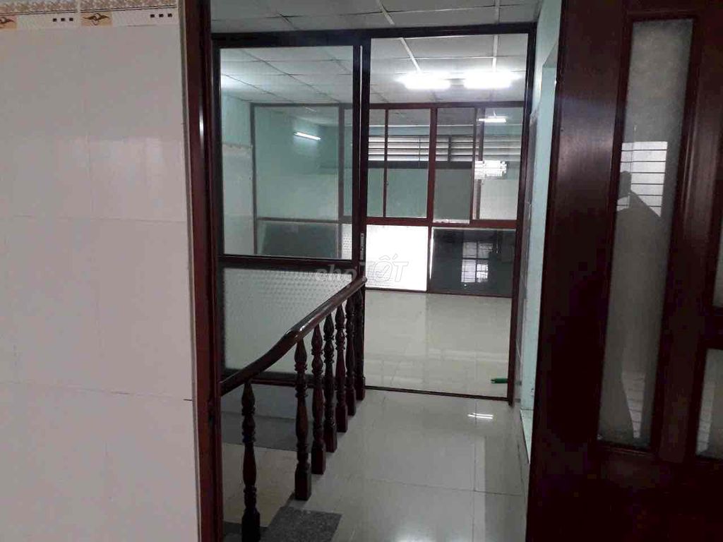 Rent a 1st Street 52 area 5 x 20 xd 1 m m m 1s. For 11 million.