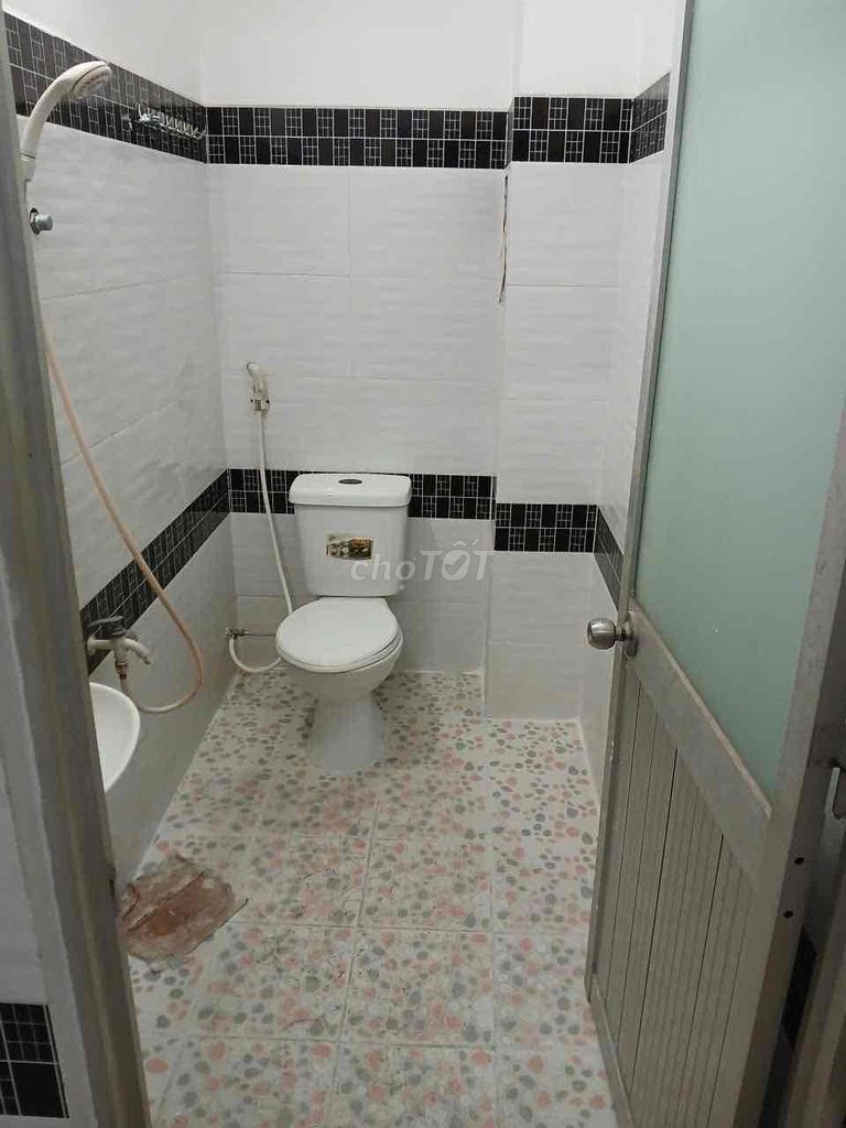 Rent two bedrooms. Three. Eight million.