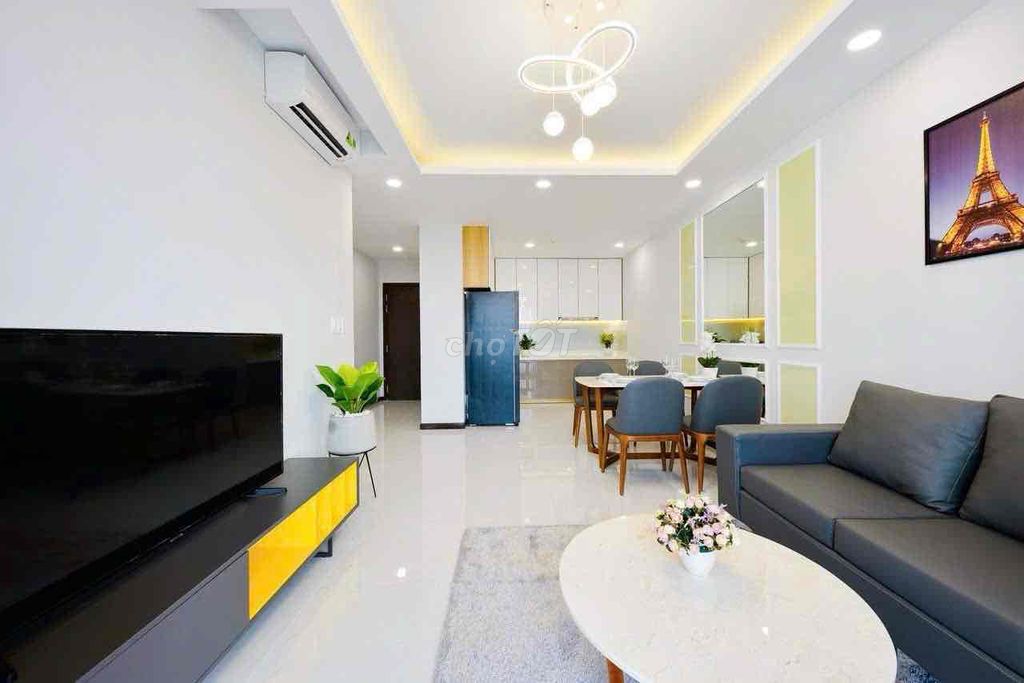 House orchhard parkview entered right in three bedrooms.