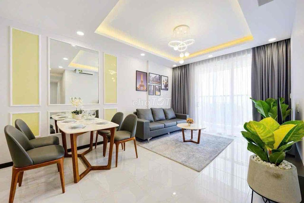 House orchhard parkview entered right in three bedrooms.