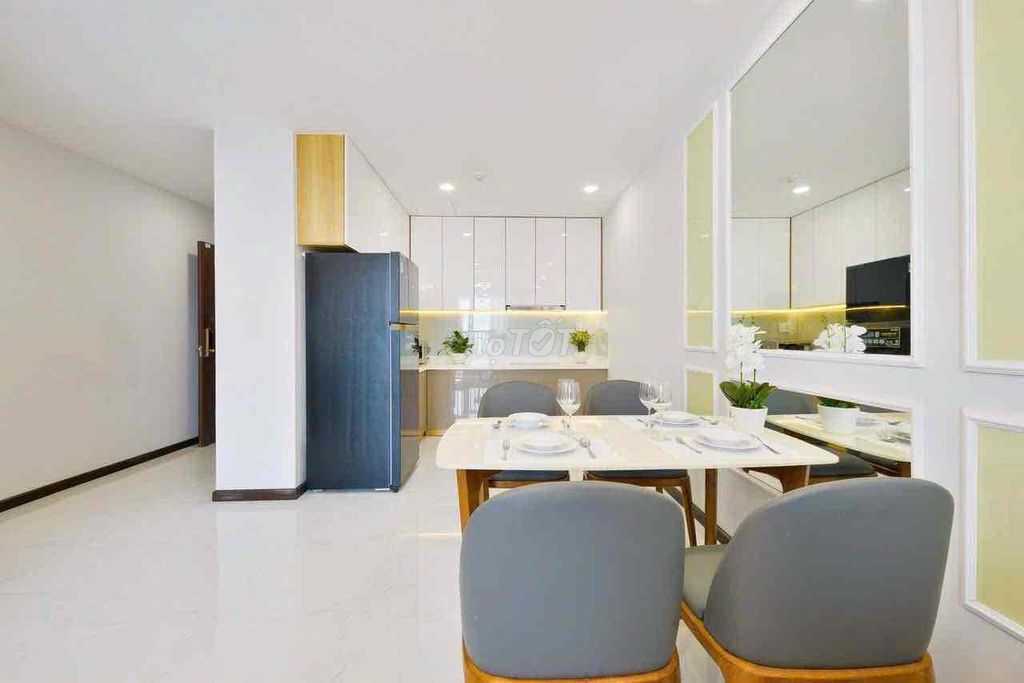 House orchhard parkview entered right in three bedrooms.