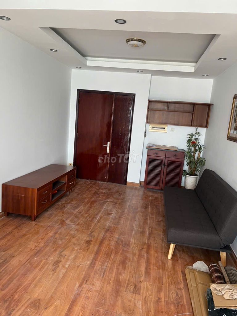 Renting Central Garden, Russia's 1st, 2 bedrooms, nice new house.