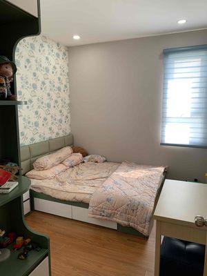 Rent a three-room corner of a two-room apartment full of fancy pieces of furniture at Dream Home District 8