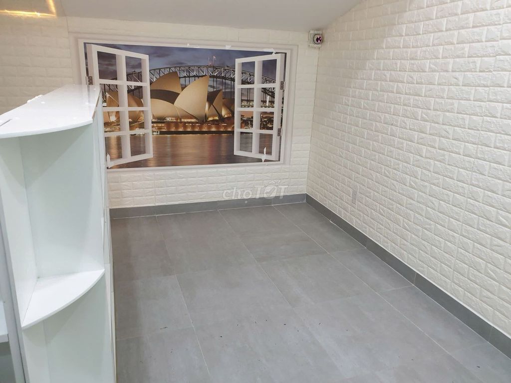 R.g. Q.q0 interior two bedrooms, one living room + kitchen, three toilets.