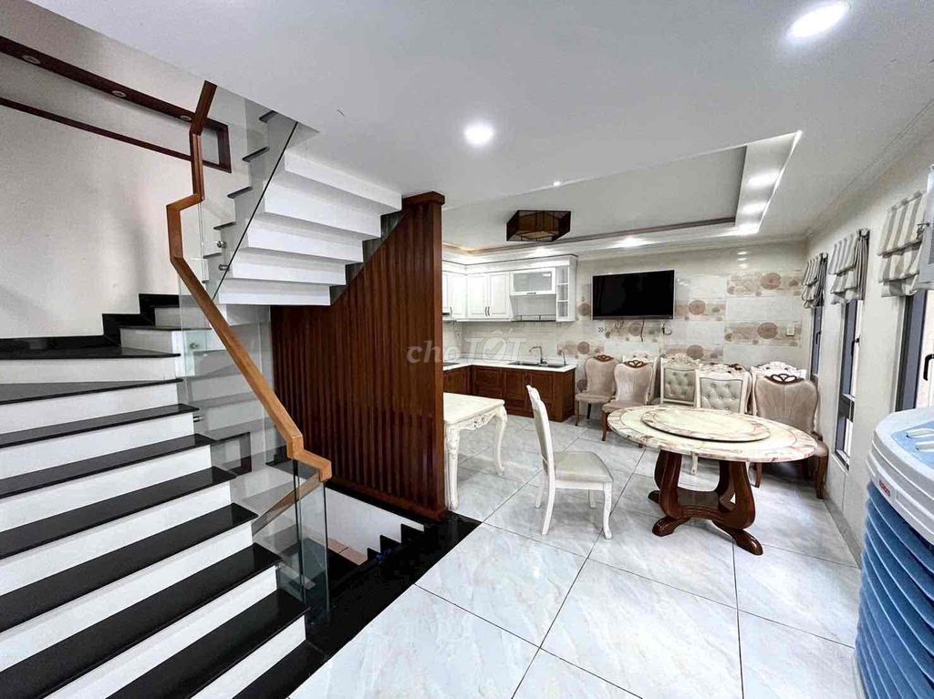 The new house is super-sized 10 meters wide, Phạm Văn Chiêu-716.