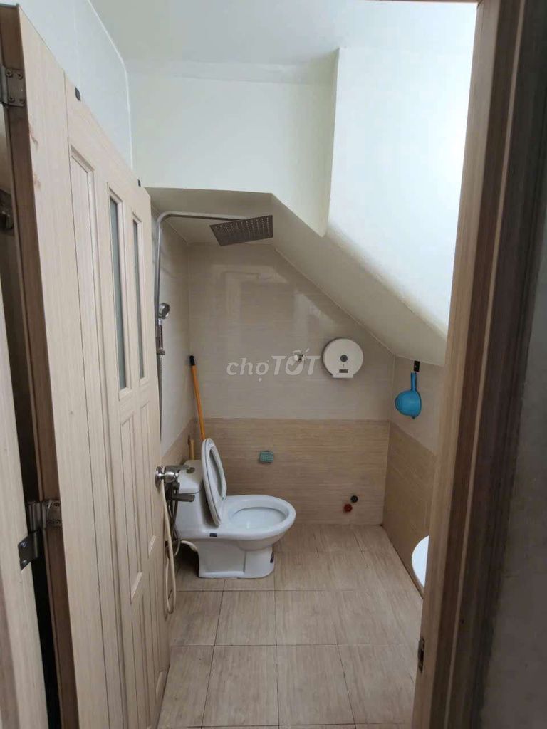 3 x 20 a ground one floor two bedrooms for the owner