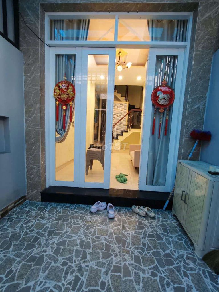 3 x 20 a ground one floor two bedrooms for the owner