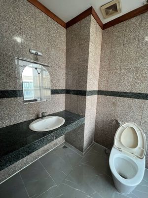Rent Room Full Seven near Sun's College.
