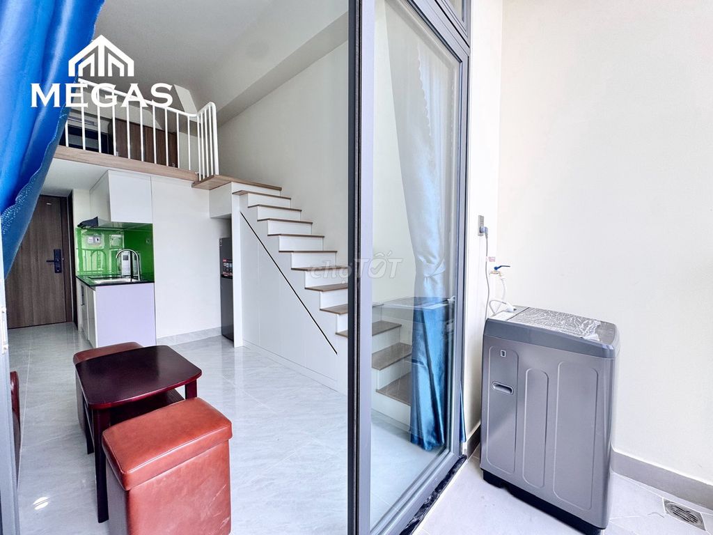The window balconies are empty right at Thủ Đức!