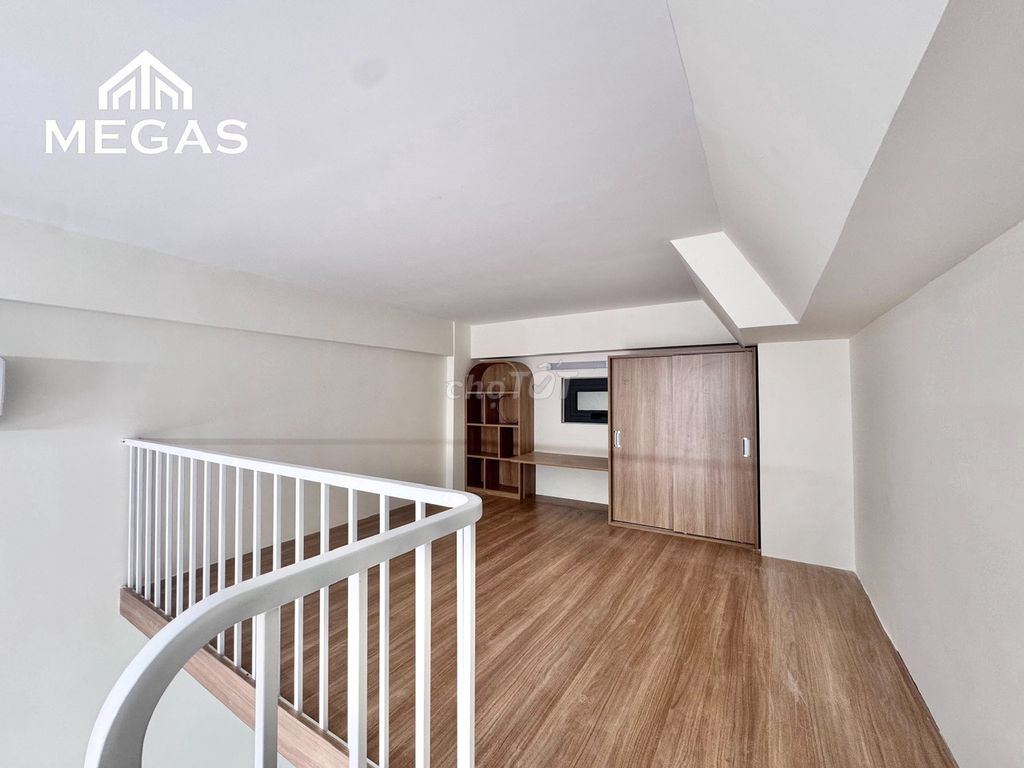 The window balconies are empty right at Thủ Đức!