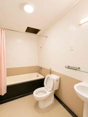 11 House 1701 11 toilets