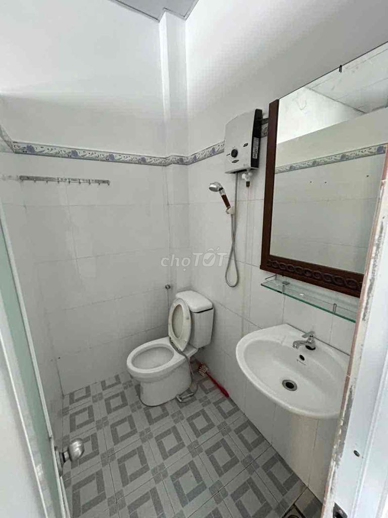 Large balcony + window, full interior-to-do man