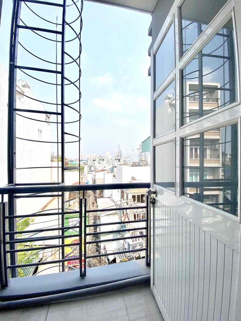 The balcony lodge room is 30 m2 full Vạn Kiếp near District 1, Phan Xil Long
