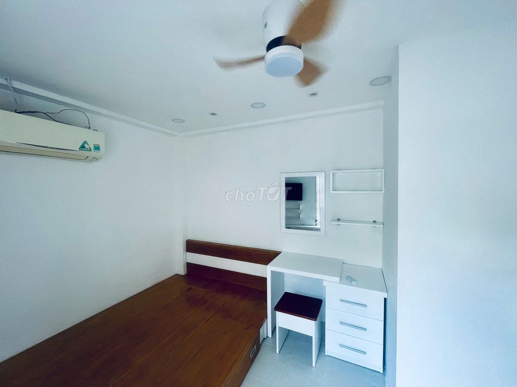 It's the owner who rents Dupxx 36 meters, two bedrooms, a full interior near University cn 4