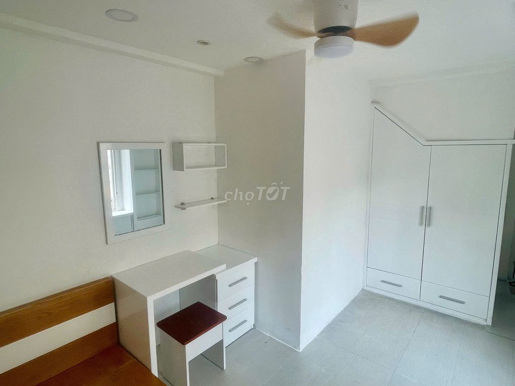 It's the owner who rents Dupxx 36 meters, two bedrooms, a full interior near University cn 4