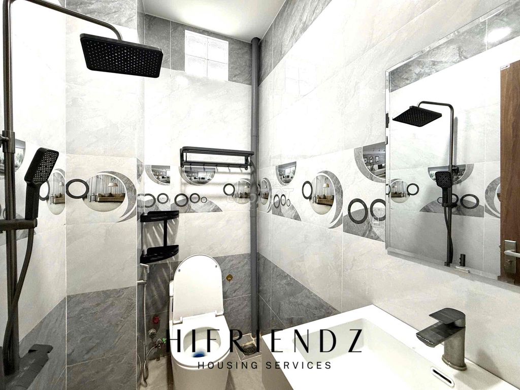 The ground apartment is full of private dry-cleaning machines in the capital.