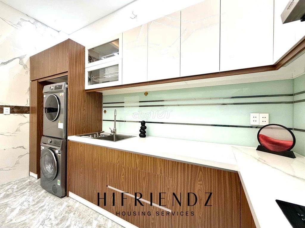 The ground apartment is full of private dry-cleaning machines in the capital.